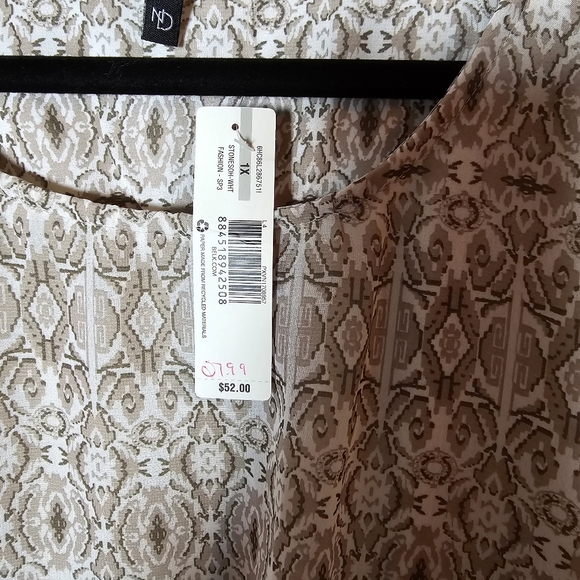 Light Cream/Beige/Taupe/Brown Bouse with front bottom tie Size 1X - Picture 5 of 10